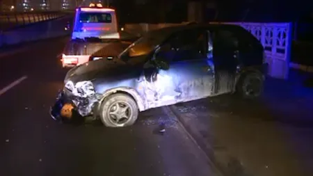 ACCIDENT ÎN CAPITALĂ. O şoferiţă de 18 ani a dărâmat gardul CET Grozăveşti FOTO