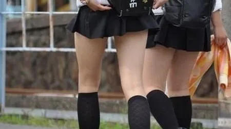 Iulia a sunat la telefonul copilului şi a povestit îngrozită cum colegii de clasă au transformat-o în jucărie sexuală. 