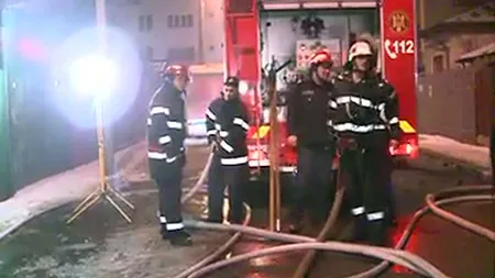 INCENDIU la un bloc din Mediaş. Mai mulţi locatari au fost evacuaţi