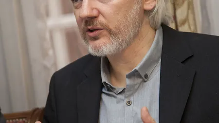 Fondatorul WikiLeaks, Julian Assange, a primit cetăţenie de la Ecuador, în ambasda din Londra a acestui stat