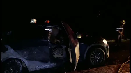 Maşină în flăcări în Suceava