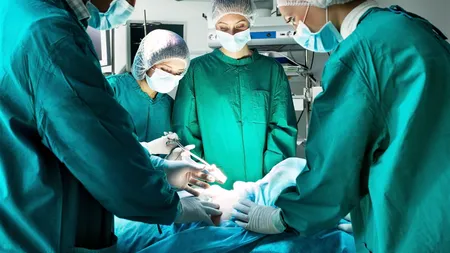 Explozie în sala de operaţii din cauza intestinelor unei femei. Cele mai bizare ştiri medicale din 2017