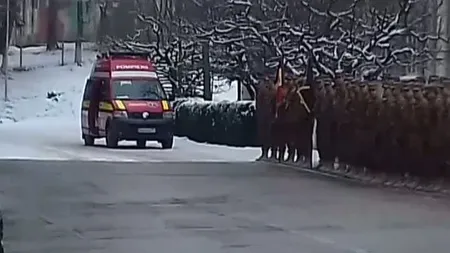 Un militar a leşinat în timpul unei ceremonii la care participa şi ministrul Apărării