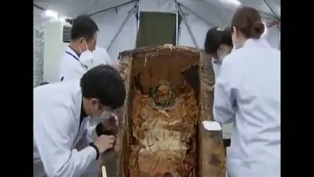 Cadavre mumificate găsite în apartamentul unei bătrâne. Oamenii muriseră de 10 ani, explicaţia femeii e năucitoare VIDEO