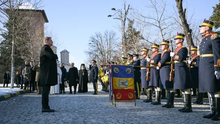 Klaus Iohannis a depus o coroană de flori la statuia lui Alexandru Ioan Cuza, de Ziua Unirii Principatelor