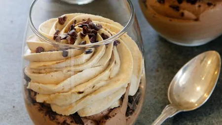DESERTUL ZILEI: Parfait de ciocolată şi cafea