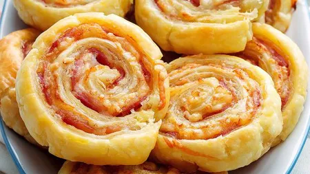 Pateuri cu bacon şi brânză