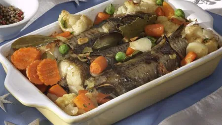 Peşte la tavă cu legume