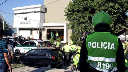 ATAC cu BOMBĂ asupra unei secţii de poliţie. Trei poliţişti au murit şi 14 sunt răniţi