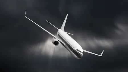 Avion plin cu români, în picaj în timp ce survola Mediterana. 100 de români zburau spre Italia. Reacţia Blue Air VIDEO