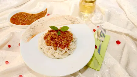 Spaghete Bolognese. Pentru când vi se face poftă de Italia