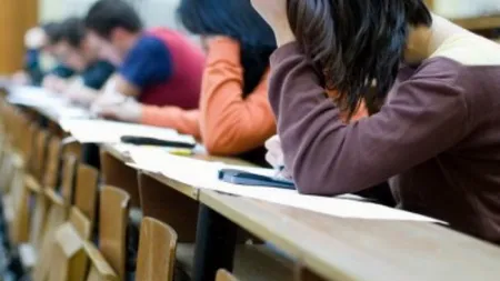 Bărbat, trimis în judecată după ce i-a cerut unei studente favoruri sexuale şi bani pentru note de trecere