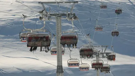 Pană de curent pe domeniul schiabil din Sinaia. Zeci de turişti au rămas blocaţi în telescaun
