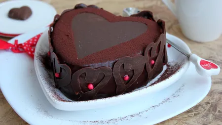 Tort cu jeleu de ciocolată şi de fructe. Desert delicios pentru Sfantul Ion 2018