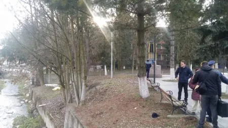A căzut în cap din cauza telefonului şi a murit. Martorii povestesc cum s-a prăbuşit în gol 10 metri