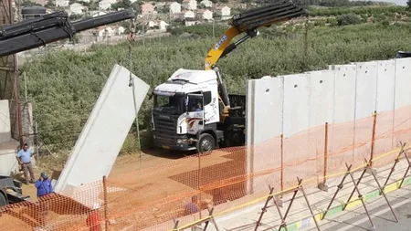 Israelul a început construcţia unui zid la frontiera cu Libanul