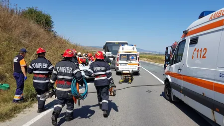 Accident pe DN1. Un autobuz cu zece pasageri a fost lovit de un tractor