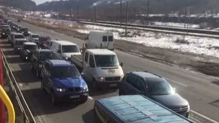 Aglomeraţie spre munte: Pe Valea Prahovei se circula cu 10-20 km/h