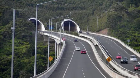 Guvernul a adoptat un pachet de investiţii strategice, care implică trei autostrăzi şi Complexul Carol Davila