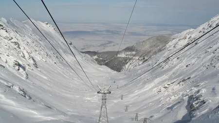 Turiştii nu pot urca la Bâlea Lac. Telecabina nu merge din cauza vântului puternic