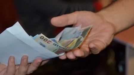 SALARII 2018: Câştigurile de la stat le vor depăşi pe cele din privat