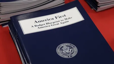 Trump prezintă un proiect de buget de 4.400 de miliarde de dolari. Ce riscă preşedintele american