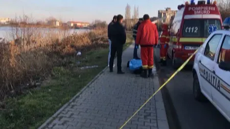 Descoperire macabră într-un lac de acumulare. Cadavrul unei femei a fost găsit de doi tineri veniţi la pescuit