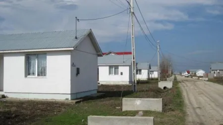 Casele construite de Gigi Becali la Rast sunt scoase la VÂNZARE. Cât cer sătenii