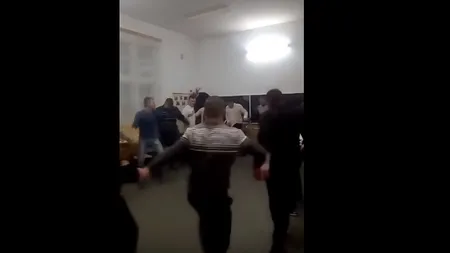 Şcoală fără elevi, transformată în discotecă VIDEO