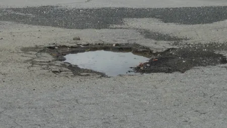 Protest inedit al şoferilor, într-o comună din Gorj. Dau la peşte în mijlocul străzii FOTO