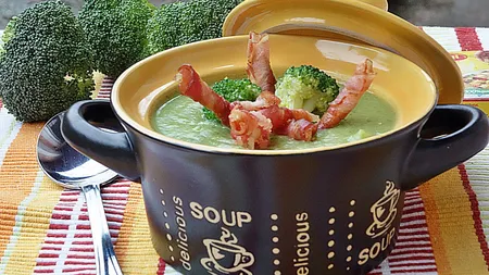 Supă cremă de broccoli cu sticksuri de bacon