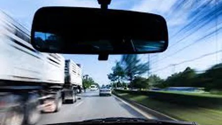O şosea s-a prăbuşit din cauza infiltraţiilor. Cel puţin ZECE morţi şi 3 dispăruţi UPDATE