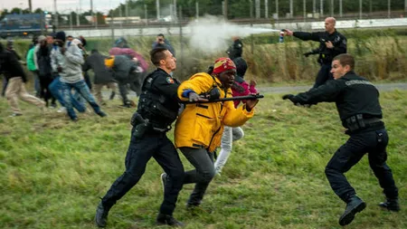 Migranţi răniţi de gloanţe după o încăierare în Nordul Franţei