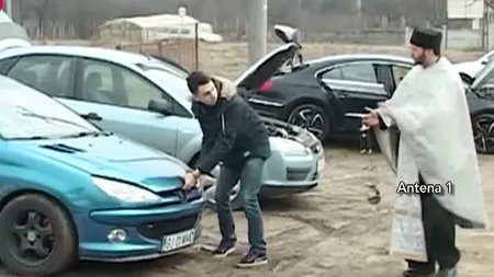 Maşini sfinţite pe bandă în Gorj. Slujba de binecuvântare a fost anunţată pe Facebook VIDEO