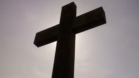 Glumă sinistră la Brăila. Doi tineri au ieşit la cerşit cu un manechin 