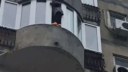O femeie care ameninţa că se aruncă de la etajul al şaselea al unui bloc din Bucureşti, salvată de pompieri