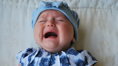 De ce plâng bebeluşii? Top 12 cauze şi ce ai de făcut