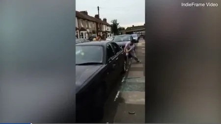 Scandal în Londra pentru un loc de parcare, maşină distrusă de români VIDEO