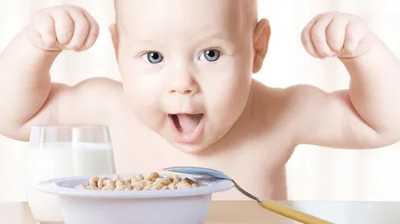 Mâncare pentru bebeluşi. Ghidul alimentelor pe grupe de vârstă
