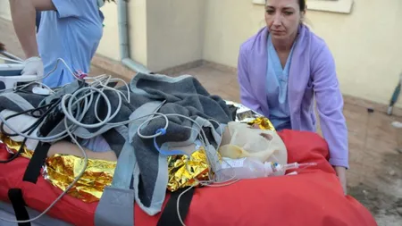 Bataie în plină stradă. O mamă şi fiul ei, snopiţi în bătaie de un alt tânăr. Scandalul a început de la bar