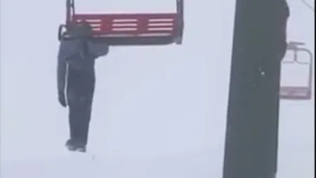 Femeie atârnată de telescaun, scene şocante VIDEO