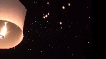 Festivalul lanternelor din Thailanda. Mii de lampioane inundă cerul VIDEO