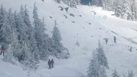 Risc maxim de avalanşă în Carpaţii Orientali. Alerta salvamontiştilor a fost ridicată la gradul 5 din 5