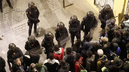 Violenţe la Madrid, după moartea unui vânzător senegalez: 10 poliţişti răniţi, 6 persoane arestate