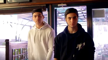Povestea unui videoclip de succes realizat de doi liceeni. Cum au reuşit tinerii să strângă mii de vizualizări pe youtube