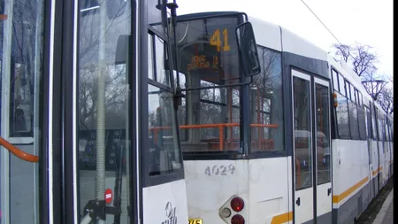 Circulaţia tramvaielor pe linia 41, blocată din cauza ploii îngheţate