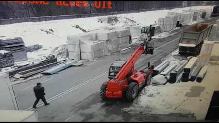 Muncitor strivit în parcare de maşina de marfă, o cameră video a surprins IMAGINI ŞOCANTE