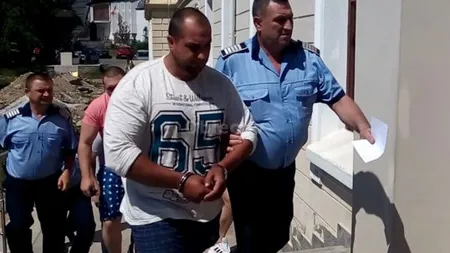 Bărbatul care a atacat cu sabia un poliţist de la trupele speciale, în Rădăuţi, a fost trimis în judecată