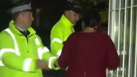 Beată MANGĂ la volan. O femeie a fost surprinsă de poliţişti cu o ALCOOLEMIE-RECORD