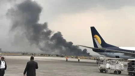 Un avion de pasageri s-a prăbuşit în momentul aterizării: cel puţin 49 de persoane au murit UPDATE